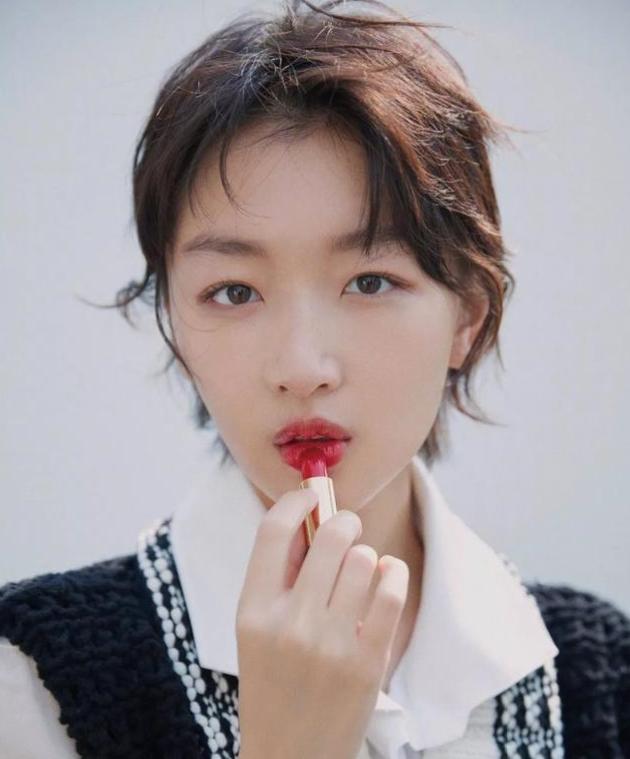 周冬雨小个子怎么穿,周冬雨的穿衣最适合矮个子参考