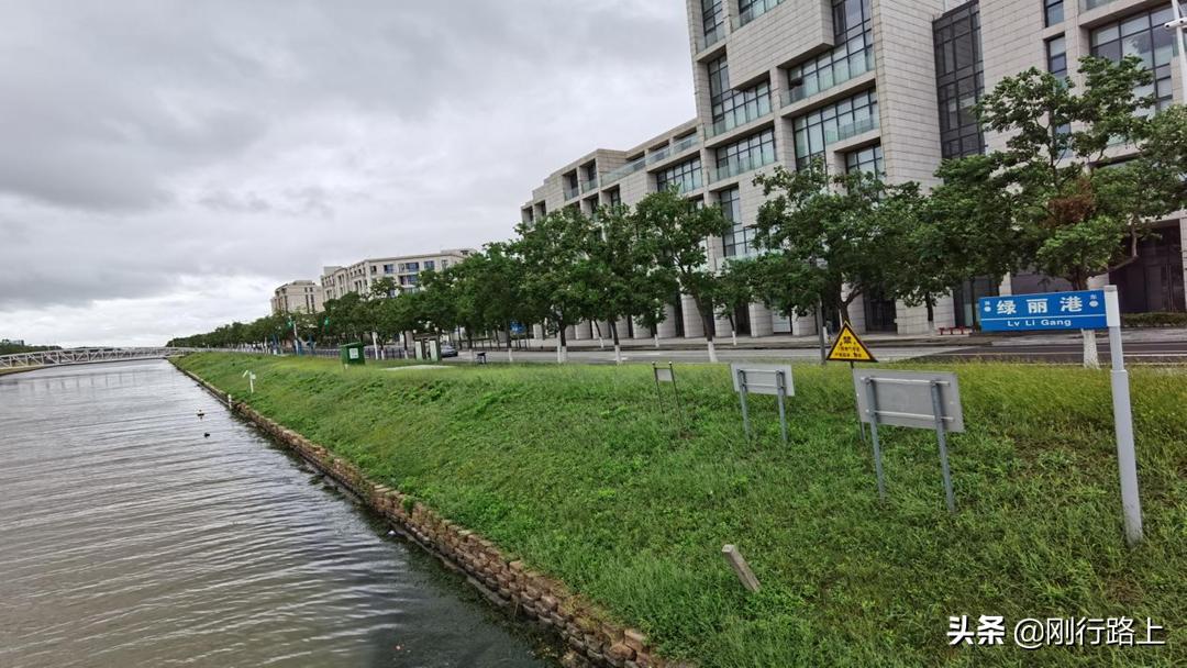 上海东南角，可以看到第一缕阳光升起的滨海之城——南汇新城