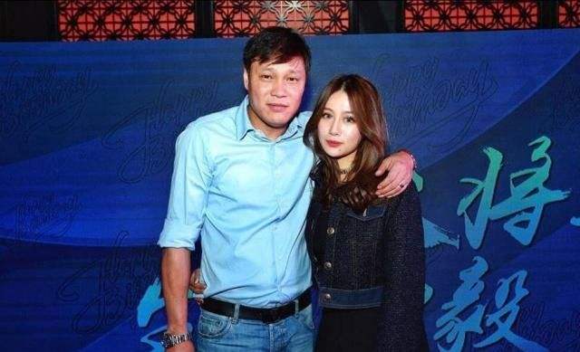 范志毅三婚娇妻现状,范志毅三任妻子比他小几岁
