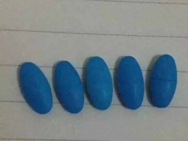 警惕“蓝精灵”！多地出现“约会*暴强**药”，别喝陌生人递给你的饮料