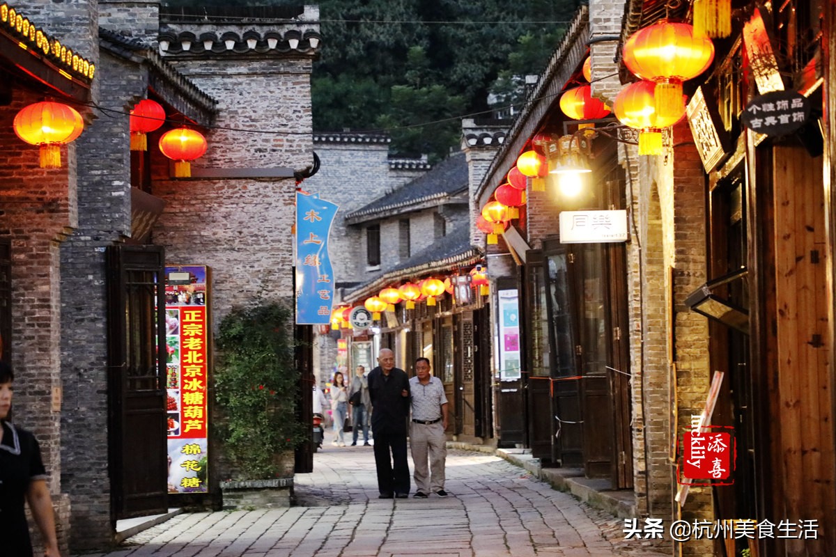 镇江美食三茅宫地锅鸡,镇江美食推荐锅盖面