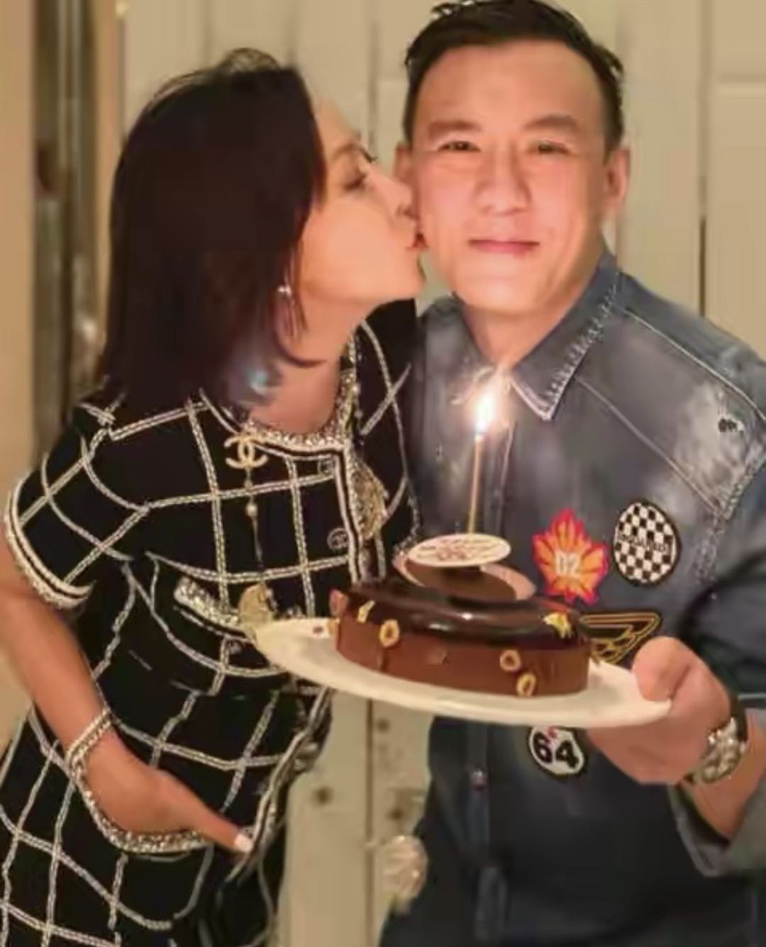 刘嘉玲晒梁朝伟嘟嘴照,刘嘉玲晒梁朝伟照片