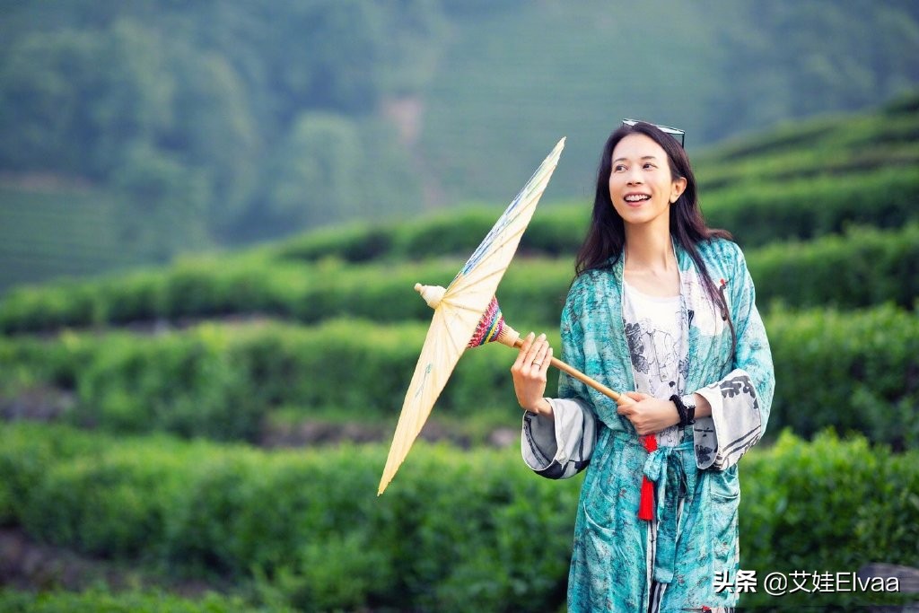 莫文蔚穿西装长腿,莫文蔚秀长腿完整版