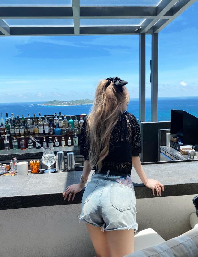 周扬青的闺蜜是蝴蝶姐姐吗,周扬青带火了蝴蝶元素