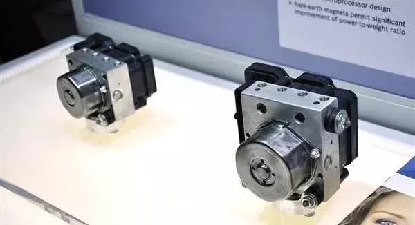 自动启停自动驻车电子手刹区别,自动挡电子手刹自动启停