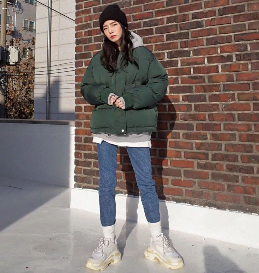 男生红色低帮运动鞋怎么搭配衣服,运动鞋的穿搭风格冬季