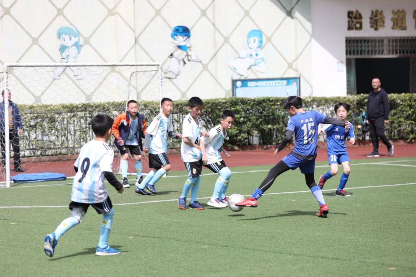 沙湾路小学班级足球联赛火热开赛,盐道街小学得胜分校足球联赛