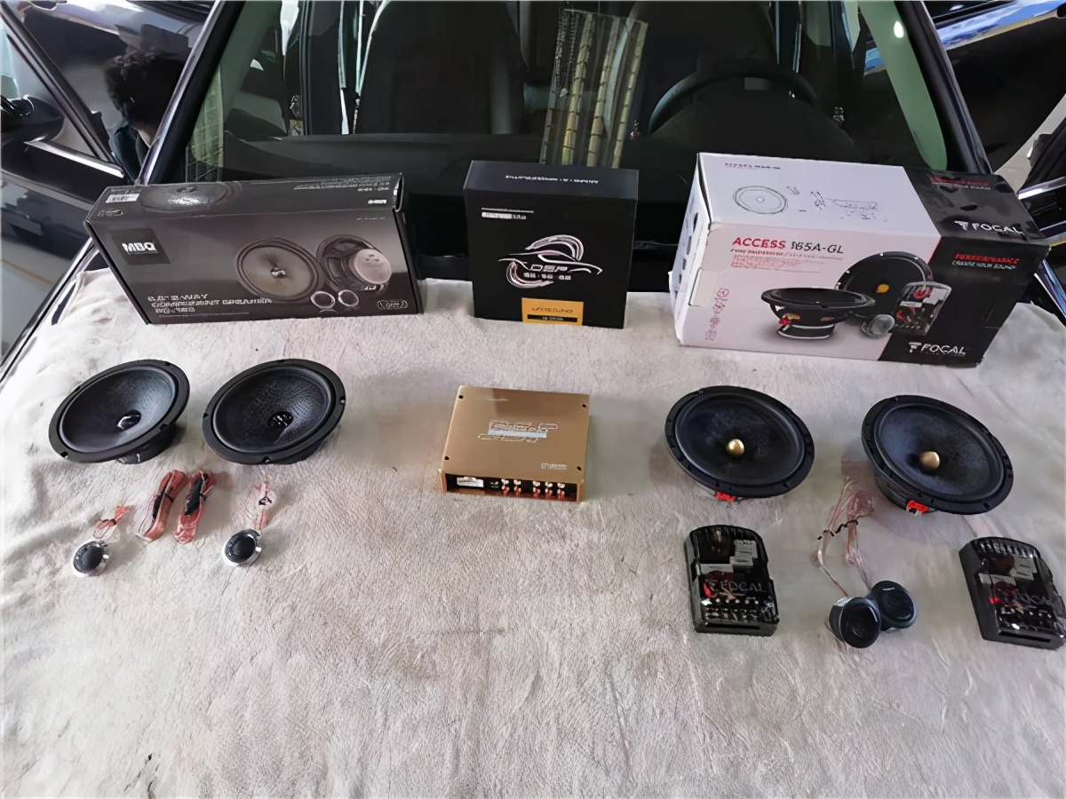 奥迪A3原装音响不够听怎么办？那就丢掉换套“劲浪两分频喇叭”