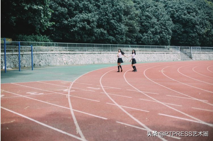 闺蜜拍照如何拍出高级感,闺蜜照怎么拍照好看又上镜