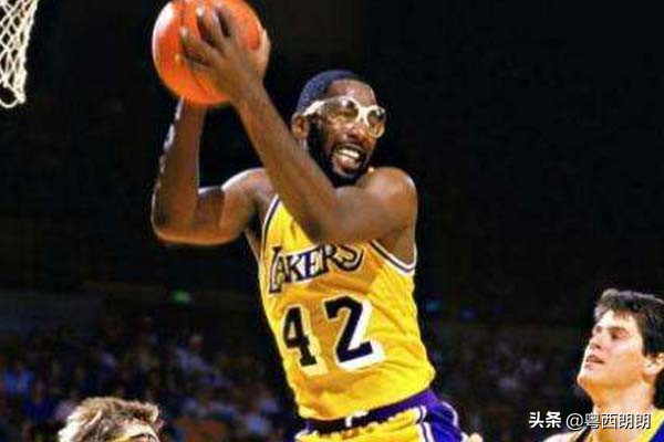 詹姆斯沃西英文绰号,湖人名宿沃西集锦