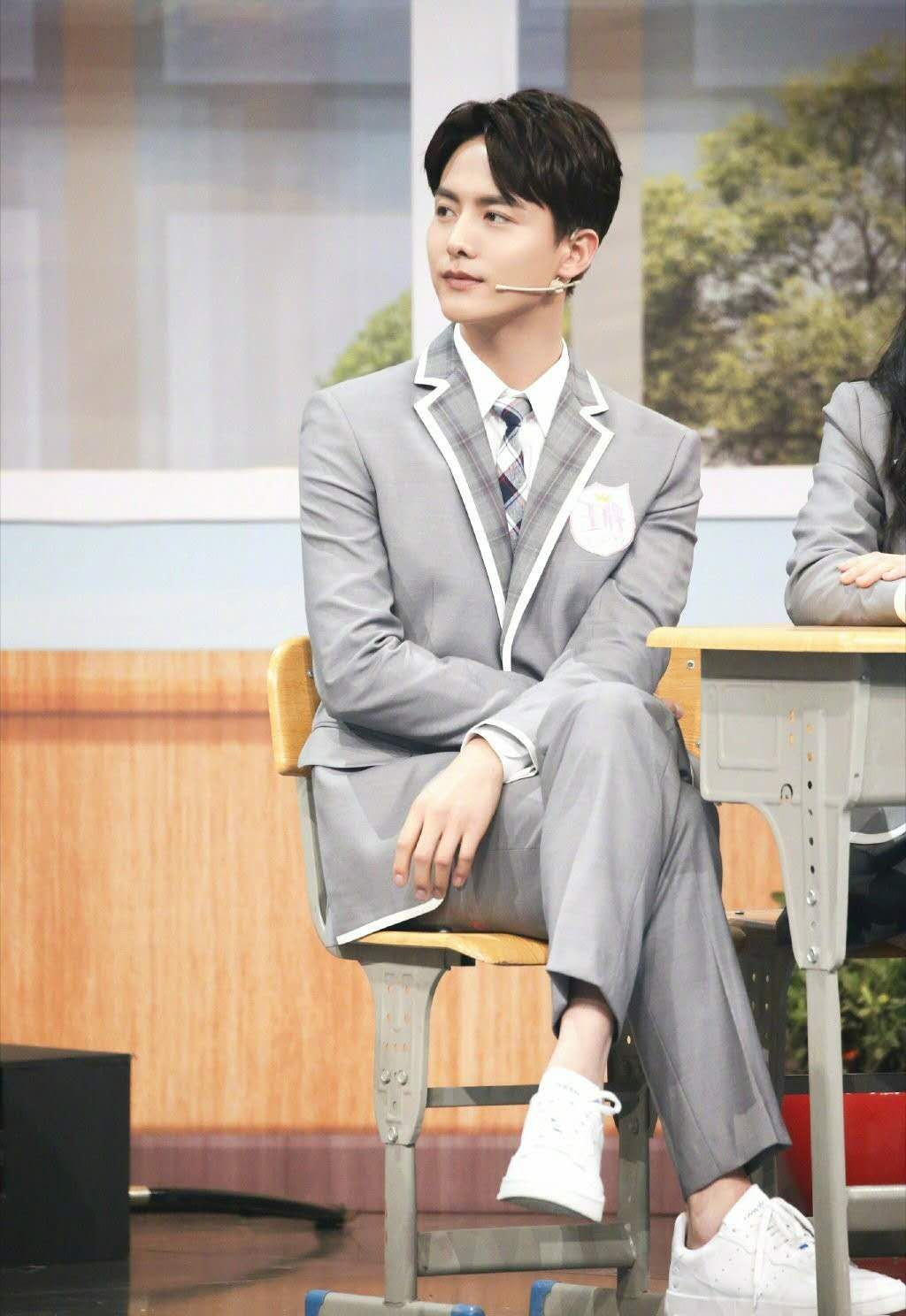 马天宇敖丙装扮太惊艳！个性穿搭也常被称赞，网友：神仙颜值