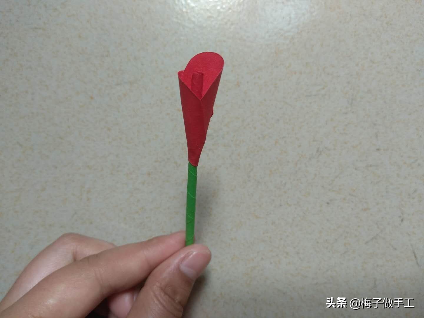 520送情侣玫瑰花折纸简单漂亮,情人节送玫瑰花手工折纸