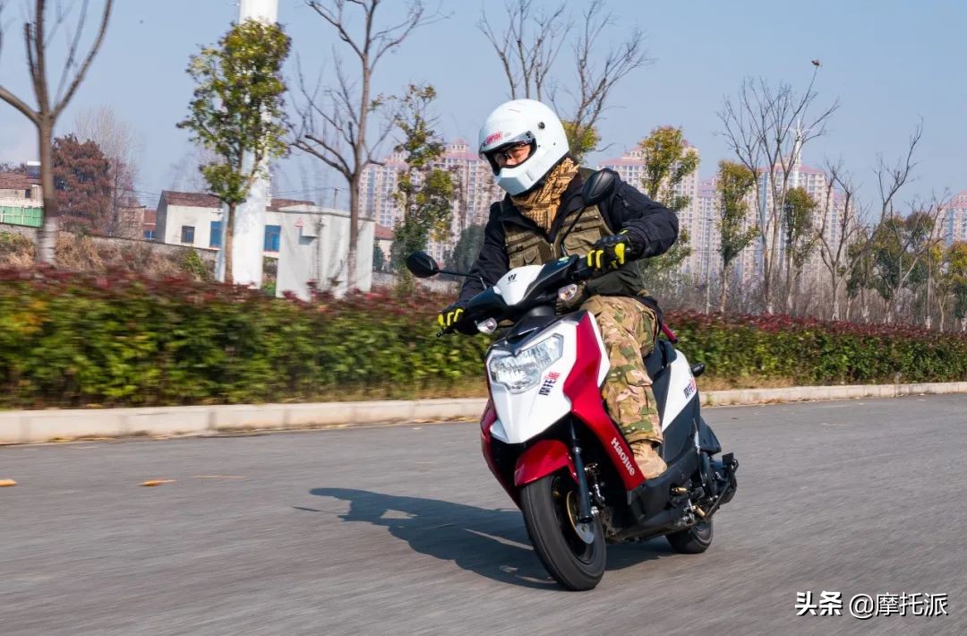 雅马哈巧格125i对比豪爵eagle,豪爵eagle125