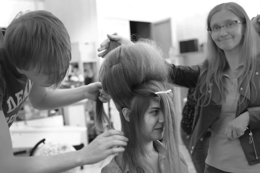 俄罗斯的女画家画的唯美油画,俄罗斯女画家油画视频