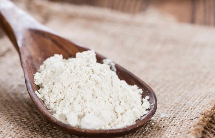 雪纳瑞第一次来月经30天正常吗,雪纳瑞第一次月经多久