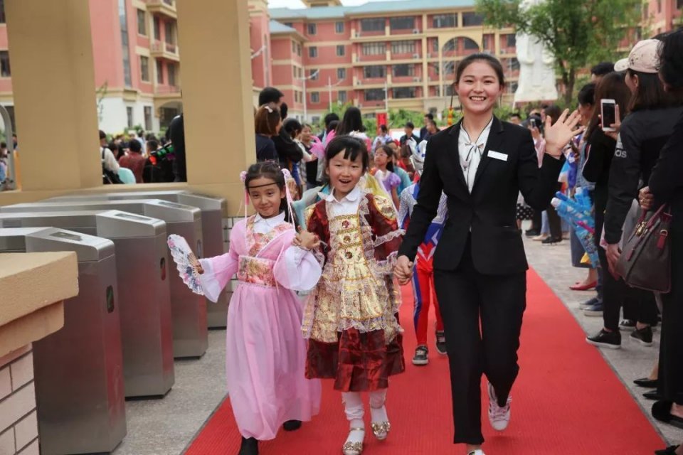 与你童乐优惠团购,兰州碧桂园学校国庆演出