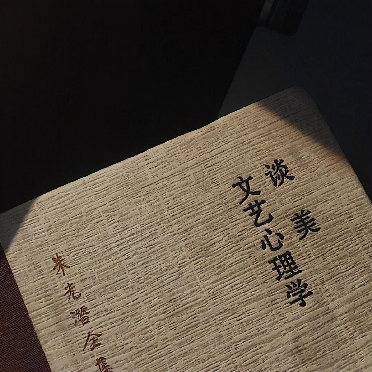 继女厕所后，女更衣室也被男孩儿们占领了，果然巨婴是从小养成的