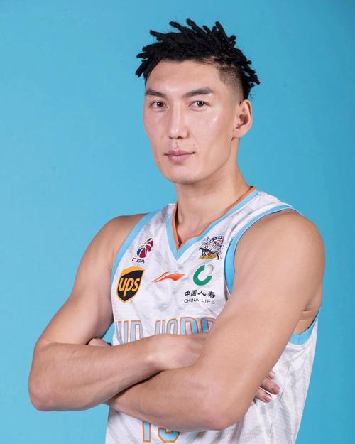 刘晓宇和胡明轩谁漂亮,cba现役五位帅哥