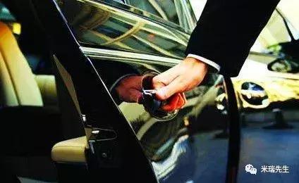 素人怎么去参加时装周走秀,素人怎么去时装周看秀