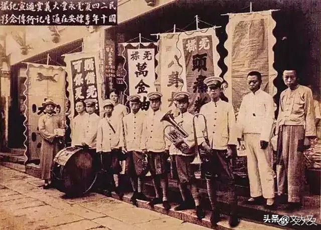 行进中的海派文化百宝箱|龙虎清凉油Dragon&TigerEssentialBalm