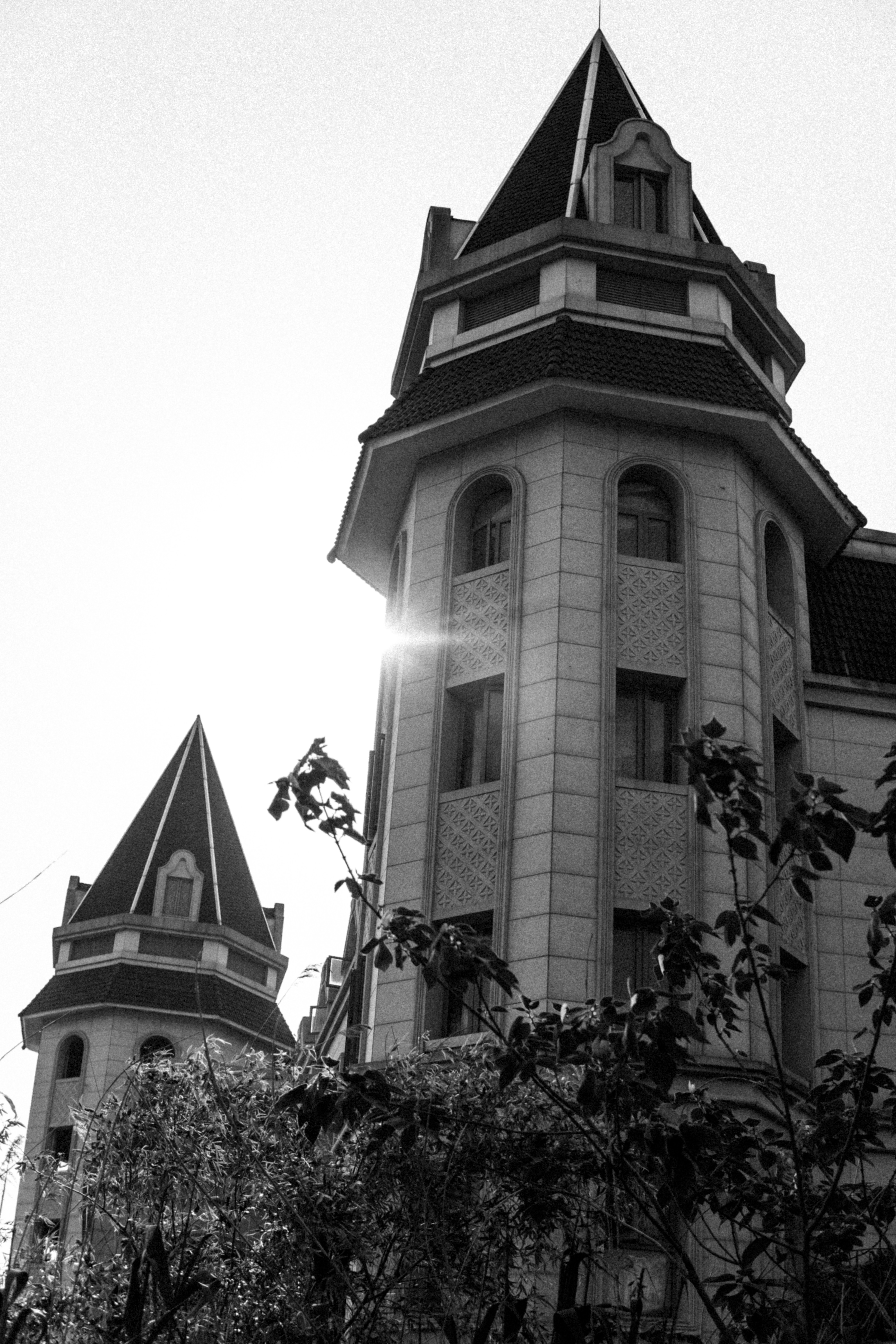 开着曾经的最美大众探寻废弃城堡，如今B6迈腾还值得购买吗？