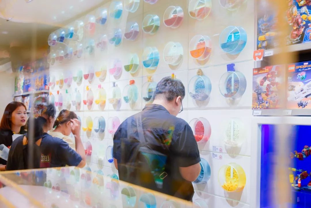 乐高西安授权专卖店曲江创意谷,西安乐高授权店乐高零件墙