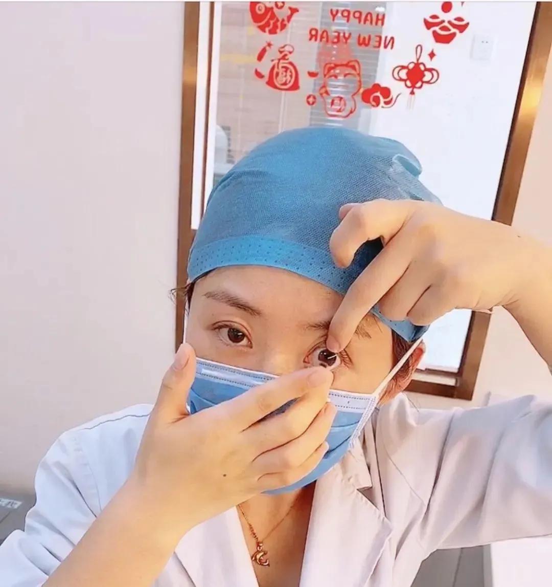 隐形眼镜怎么摘才不会伤害视网膜,隐形眼镜怎么摘都摘不下来怎么办