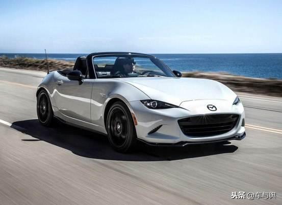 奥迪tt软顶敞篷跑车视频,2019奥迪tt敞篷版跑车太好看了吧