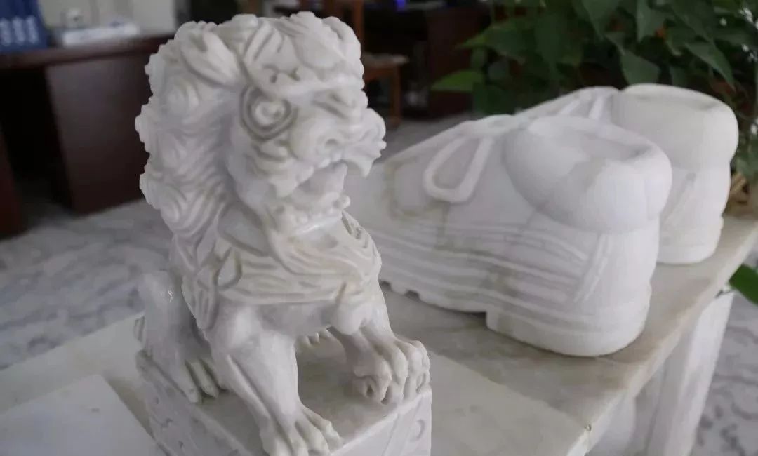 产业｜华南有白玉！贺州天然大理石鞋雕走出广西，走向世界！