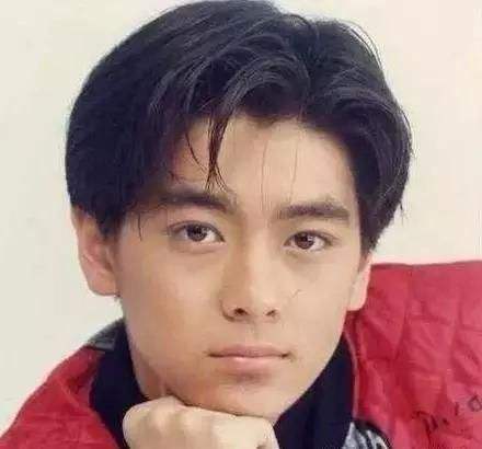 男生如何选择自己合适的发型穿搭,12-15岁学生适合的发型短发男生