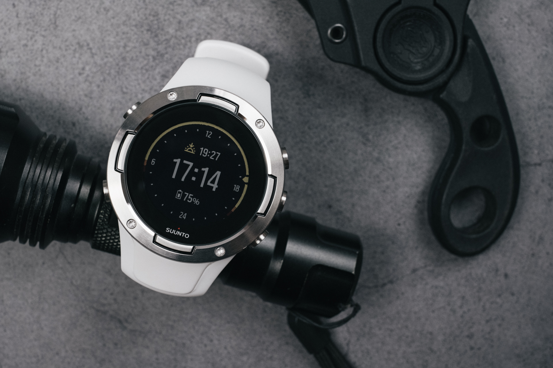 颂拓5黑白限量,颂拓suunto5智能运动手表