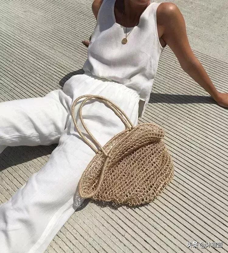 显瘦吊带直筒裤,你穿露肩吊带的样子