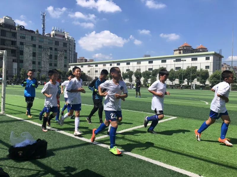 周末去哪里边玩耍边学习?来幸运星吧!我们在绿茵场等你