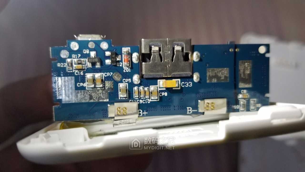 29.9元不包邮的价格物有所值？ARUNZ5A5000mah移动电源开箱拆解