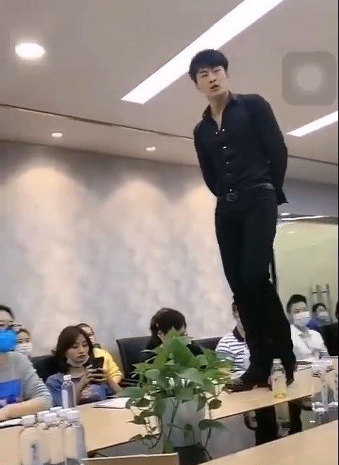 辛巴被定位,辛巴复出堵路事件怎么处理