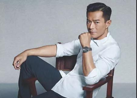 黑皮肤男生应该怎么穿衣服,古天乐黄配白穿搭