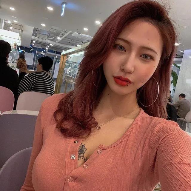 爱纹身的小姐姐,喜欢有纹身的小姐姐