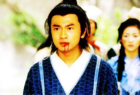 他本是主角第一，却被金庸削弱，结果连黄蓉都打不过，书里有暗示