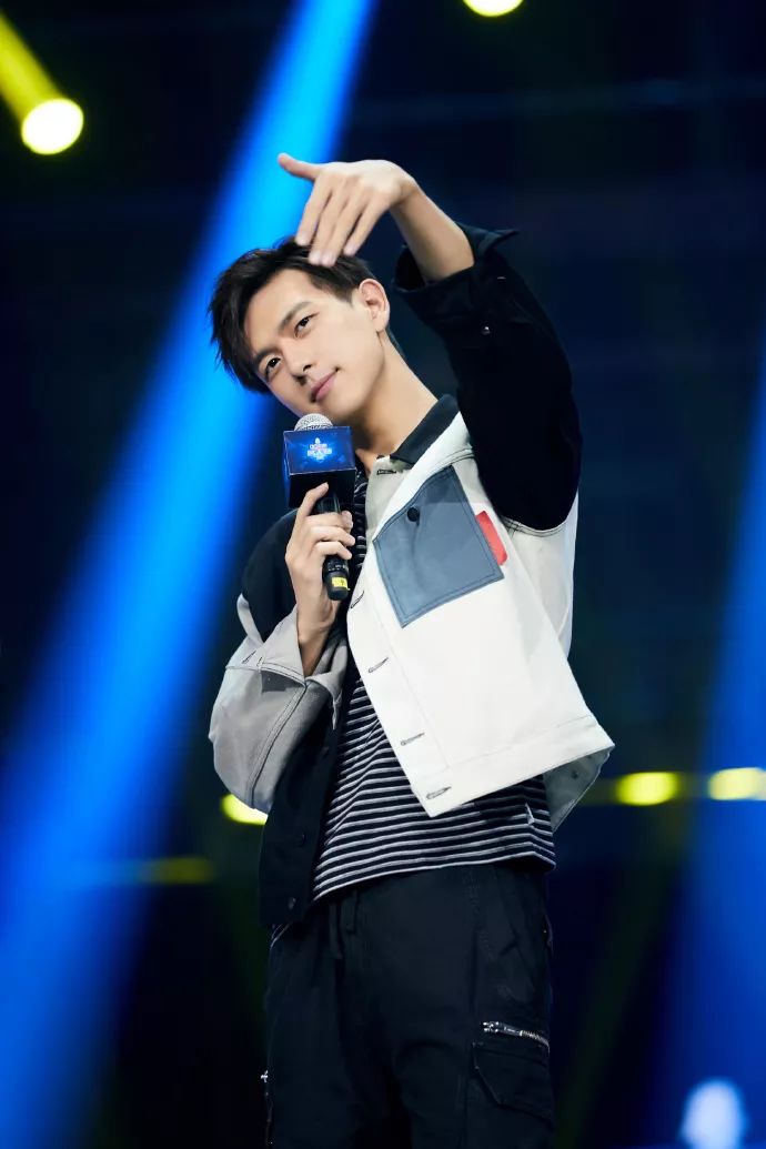 李现穿蓝色西装,李现西装也帅得一塌糊涂