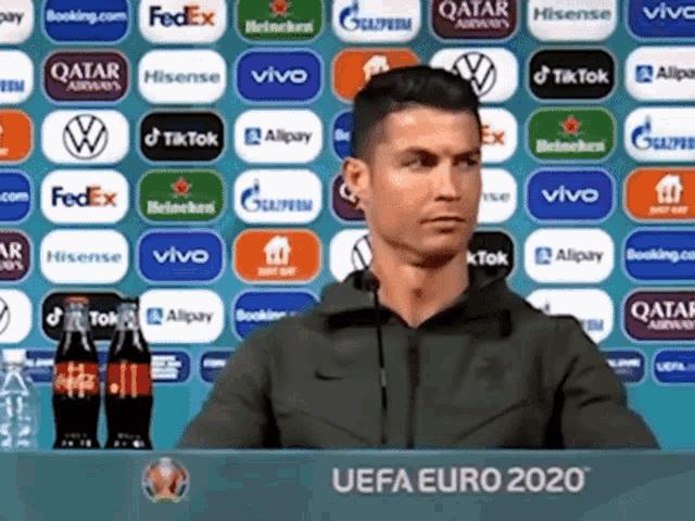 欧洲杯被冤枉的越位球,欧洲杯赞助商闹乌龙