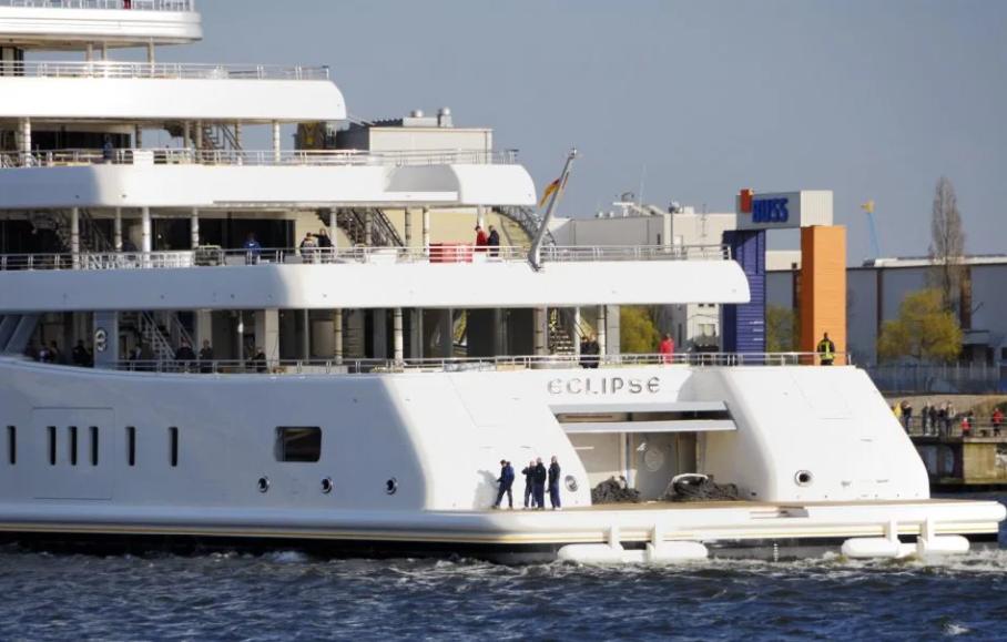 英超豪门球队的老板花费9亿游艇,英超老板的游艇