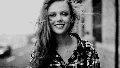 智齿向脸颊方向长一定要拔吗,40岁智齿横着长一定要拔吗