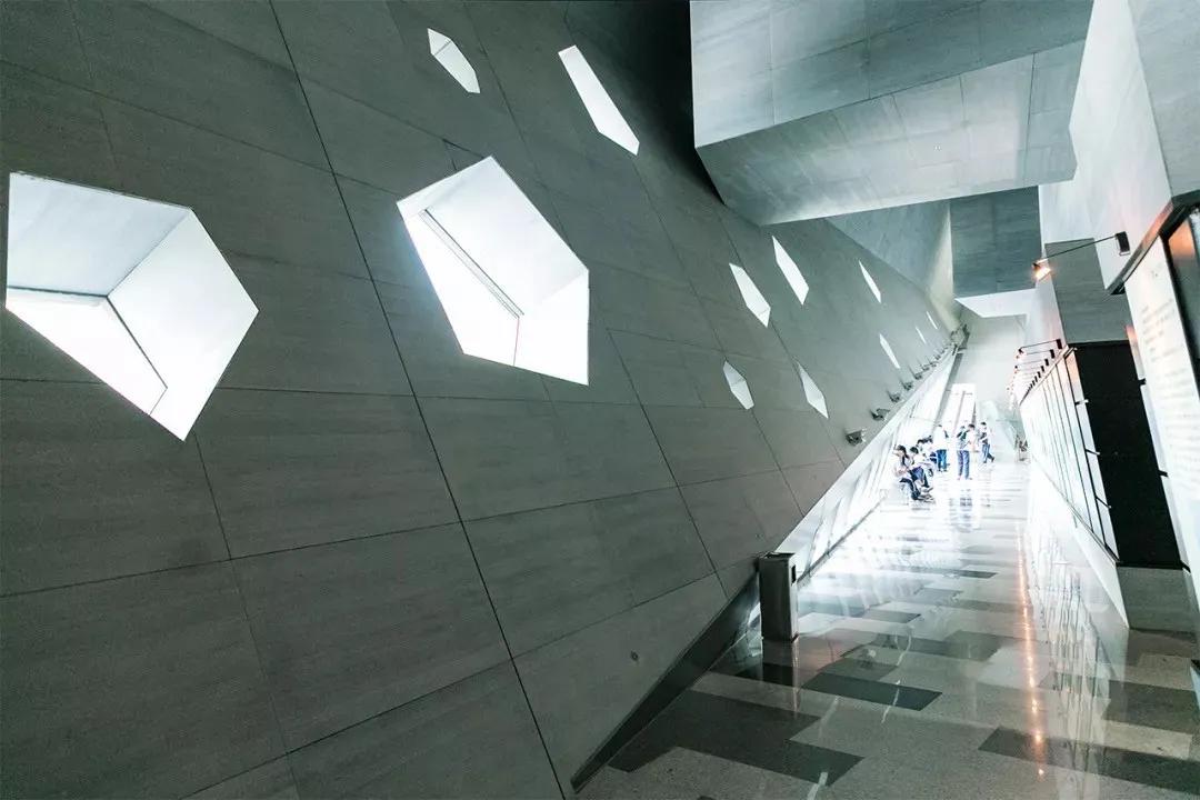 深圳翻身地铁成网红打卡地,深圳网红打卡地点富士康光明小镇