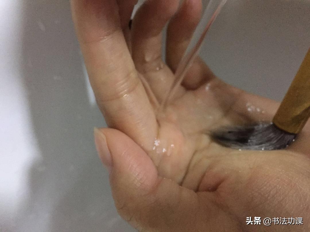 你不是洗笔，是在毁笔！教你5步洗笔法