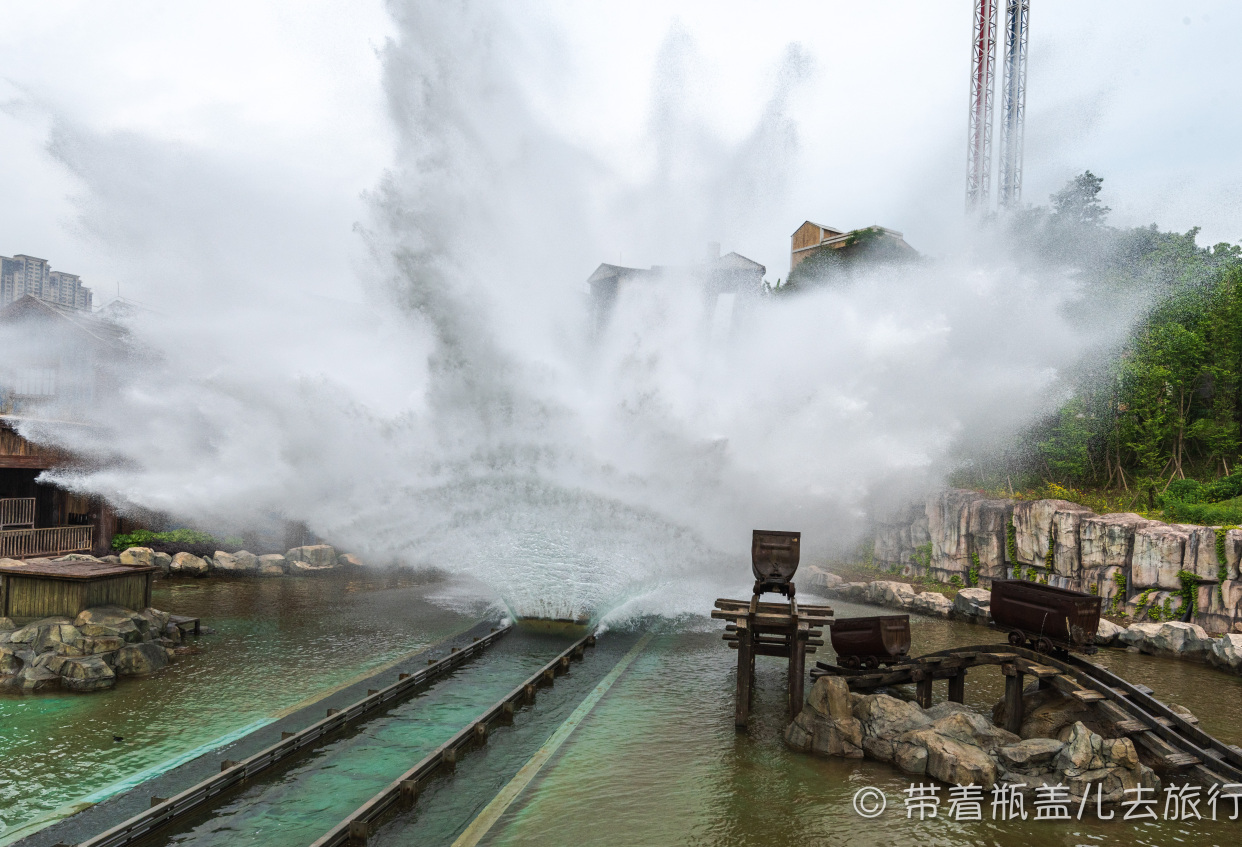 重庆欢乐谷,全国第一座山地版欢乐谷,180的门票是否物有所值