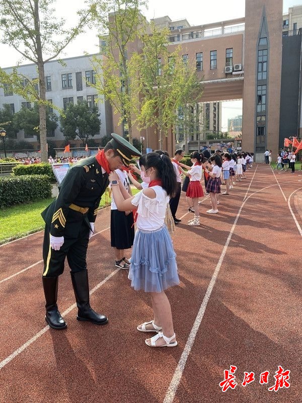 平凡英雄造就英雄,平凡英雄成就最美的风景