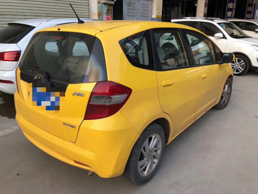 13年上牌1.3排量本田飞度，车况精品，代步神器