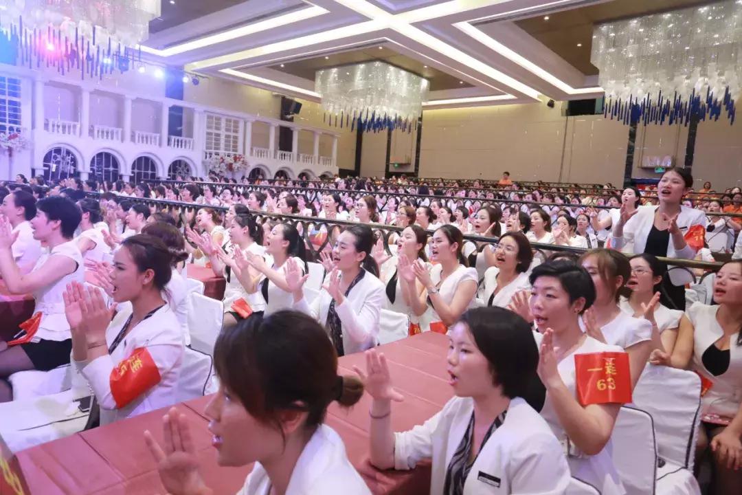 巨邦内训丨与大舅哥共饮度中秋，在美业能量聚集地，为梦想而战