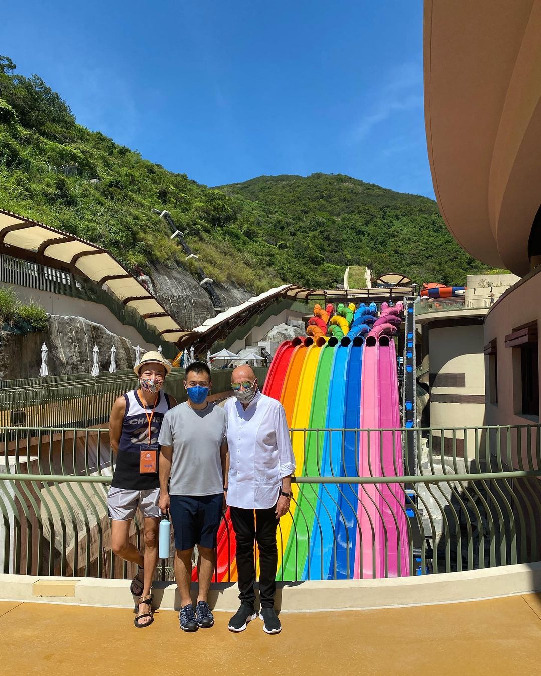 黎姿徐子淇亲密合影展甜美笑容,甘比端庄徐子淇