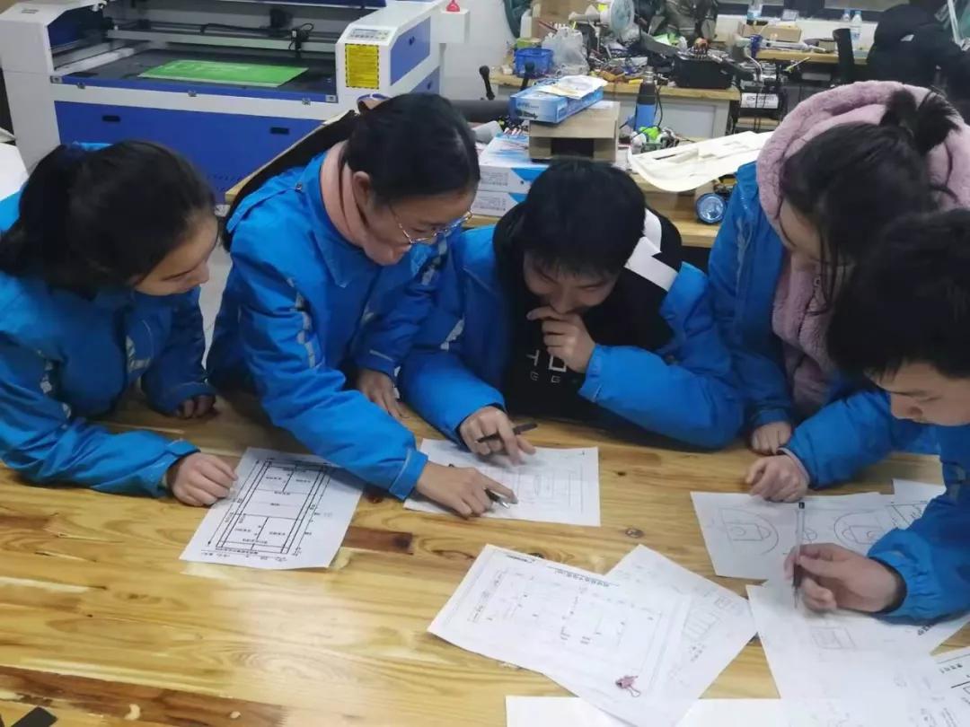 篮球场羽毛球场设计,初中生球场设计